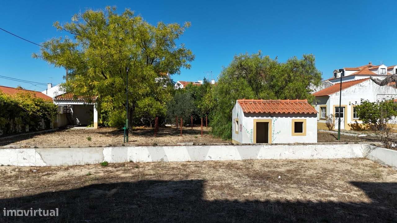 Edifício Emblemático no Coração de Almeirim-6