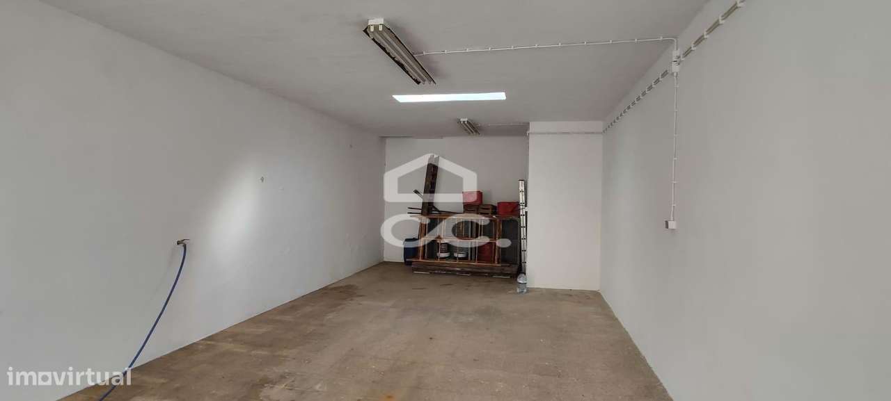 Garagem com 68m2 em Baixa da Banheira, Moita-7