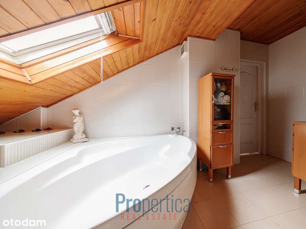 Solidny i funkcjonalny dom w Piastowie-12