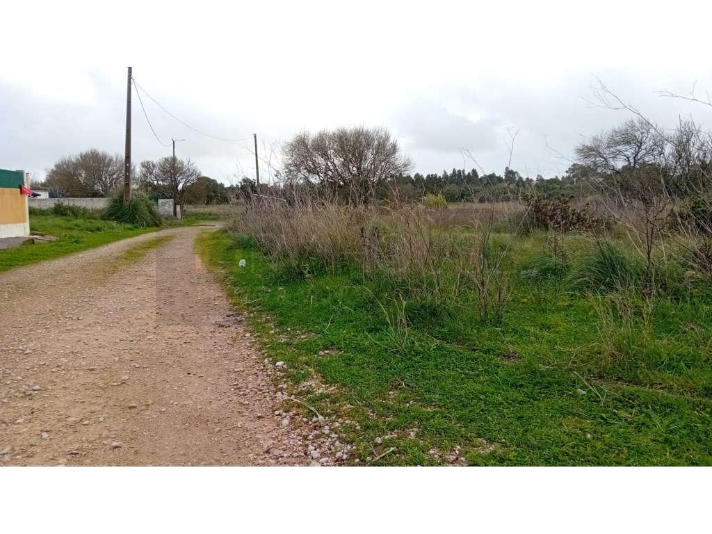 Terreno rústico com Furo de Água | Infraestruturas | Associação de ...-12