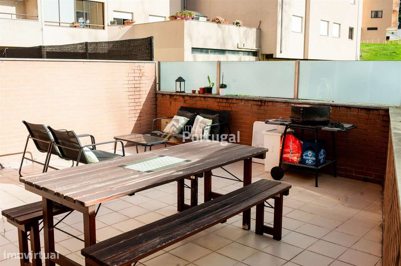 Apartamento T3 com terraço e churrasqueria-15