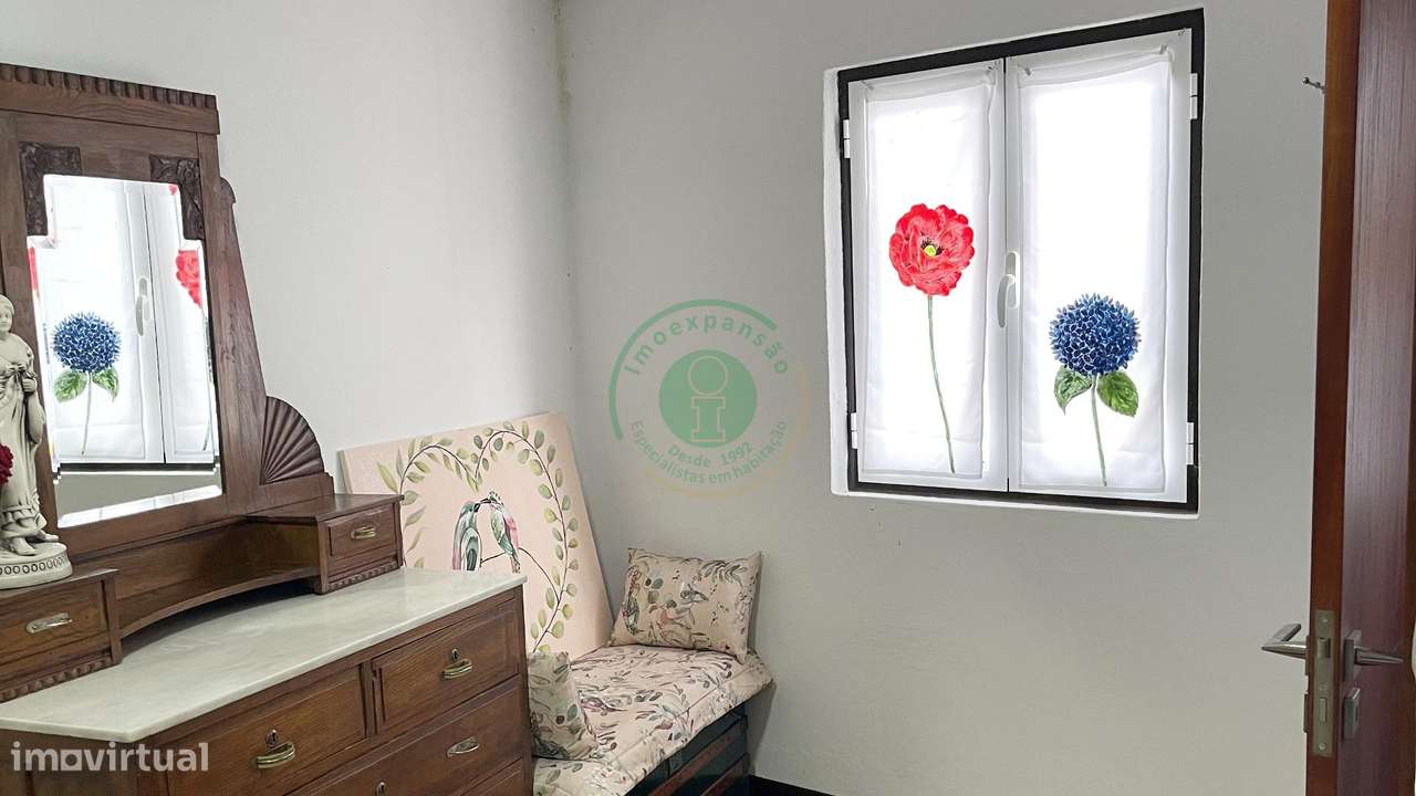 Casa com Terraço e Espaço Versátil-11