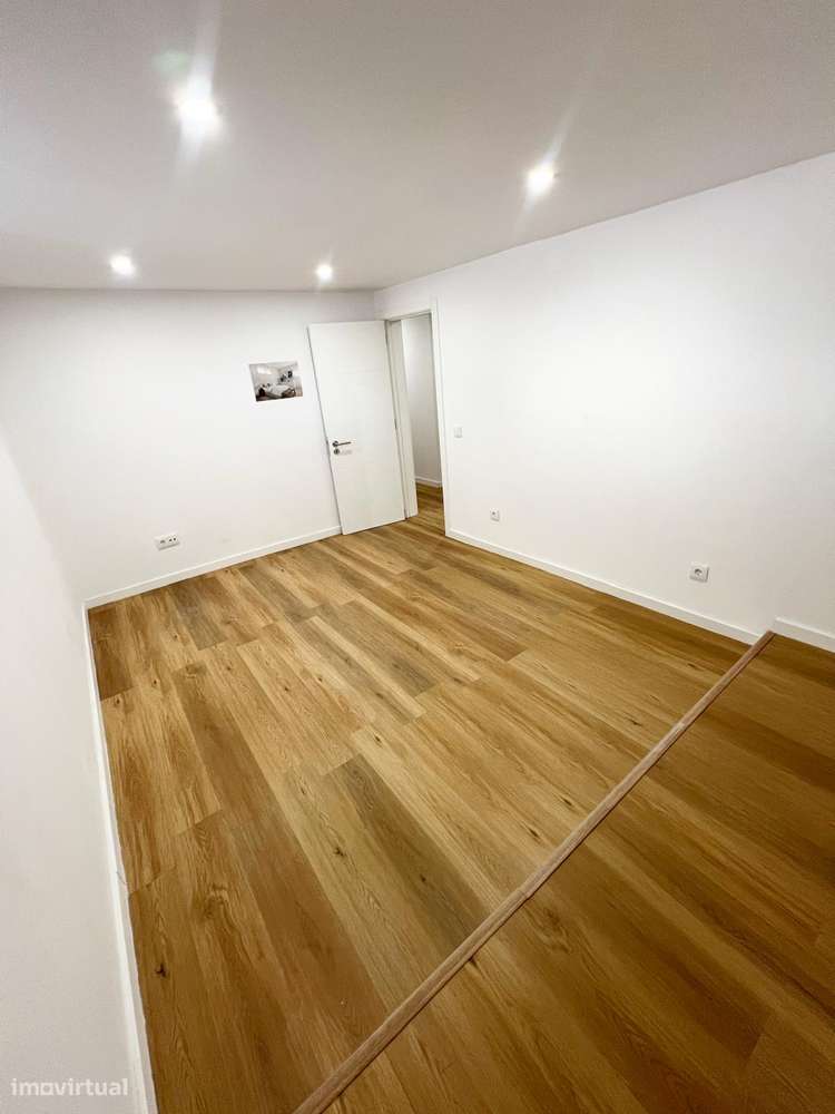 OPORTUNIDADE ÚNICA- À 8 MINUTOS DA PRAIA DE CARCAVELOS - Grande imagem: 4/18