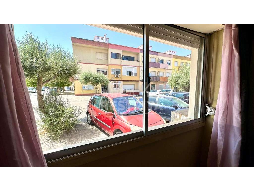Apartamento T1 com Logradouro e Arrecadação/Garagem no Afonsoeiro -...-4