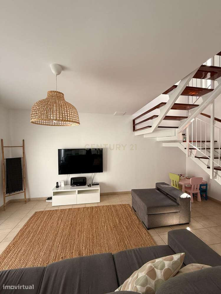 Magnifica T3 com Piscina no Corval-33