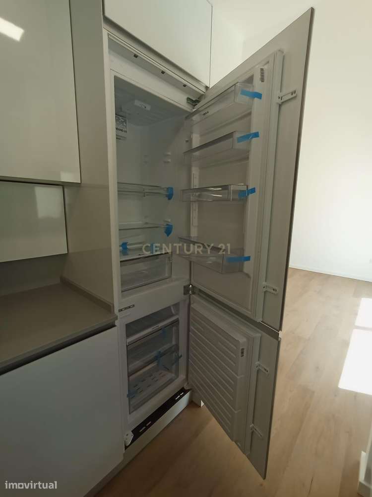 Moradia geminada no centro da Costa da Caparica-10