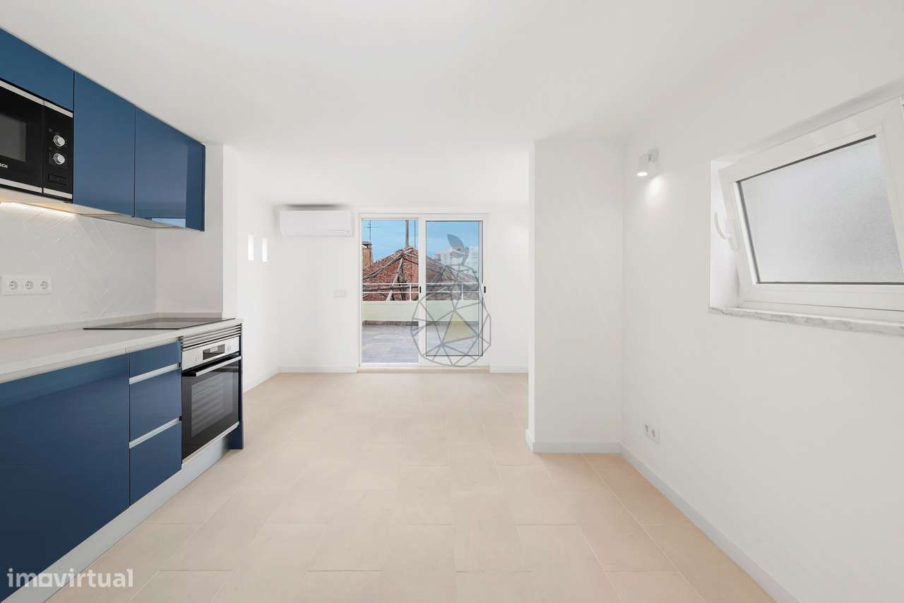 Prédio  Renovado com 3 apartamentos em Portimão - Grande imagem: 2/52