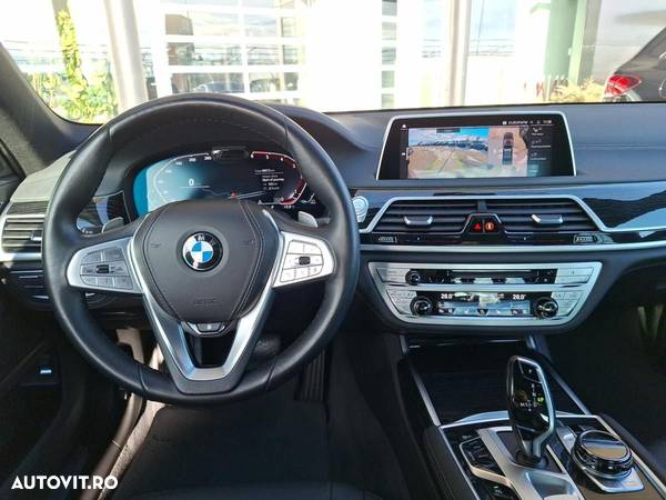 BMW Seria 7 740d xDrive MHEV - 12