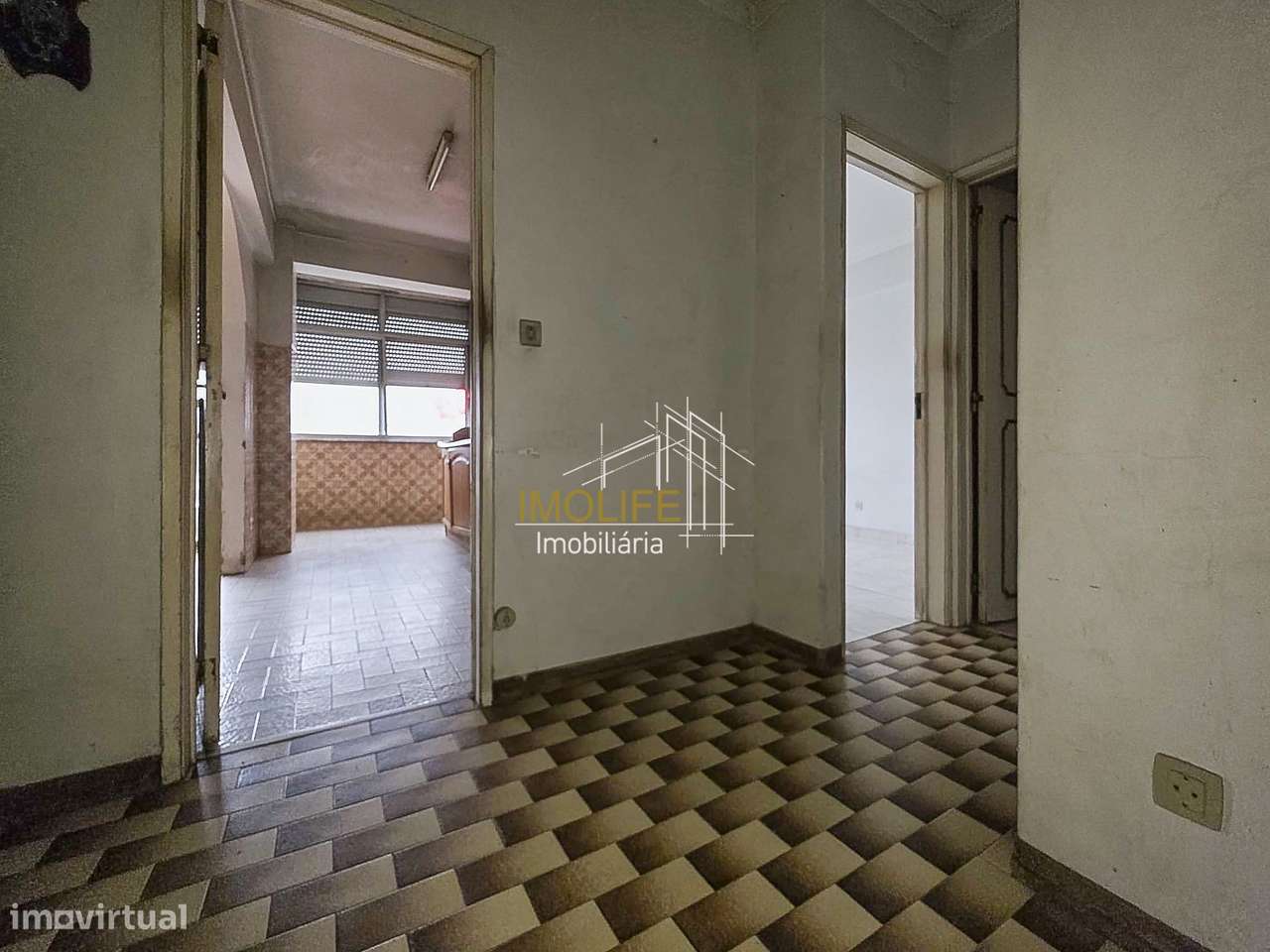 Apartamento T2 com varanda-7