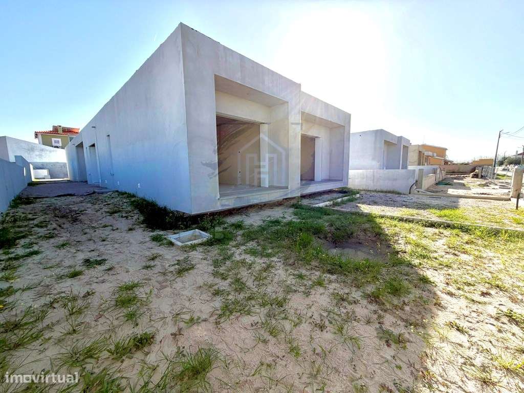 Moradia nova com excelentes áreas-5
