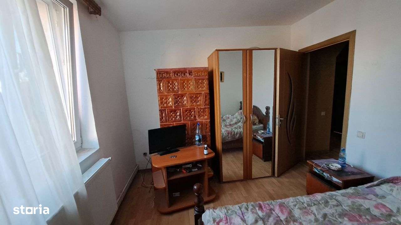 Agigea 3 camere decomandate 70 mp. 2 bai, etaj 1, centrala gaz, boxa - Imagine principală: 4/19