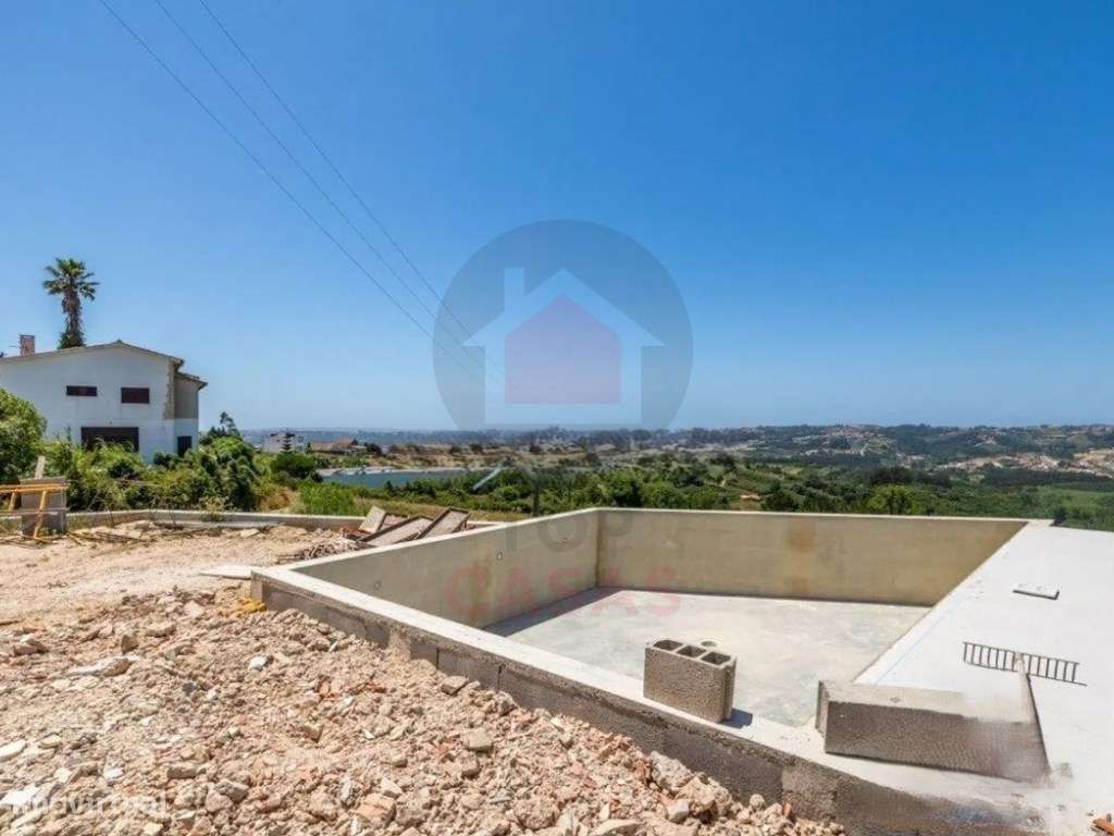 Moradia contemporânea em fase de construção perto de Alcobaça - Grande imagem: 4/26