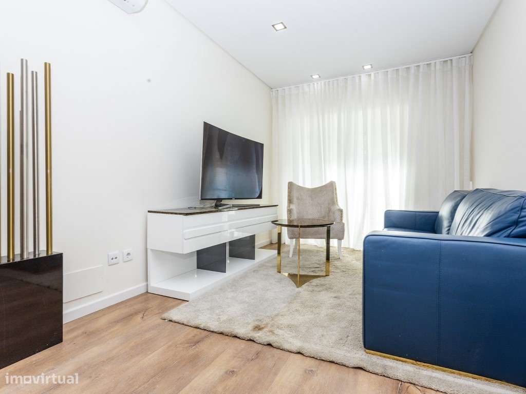 T3 com suíte e varanda em plena Av. João XXI - Grande imagem: 5/31