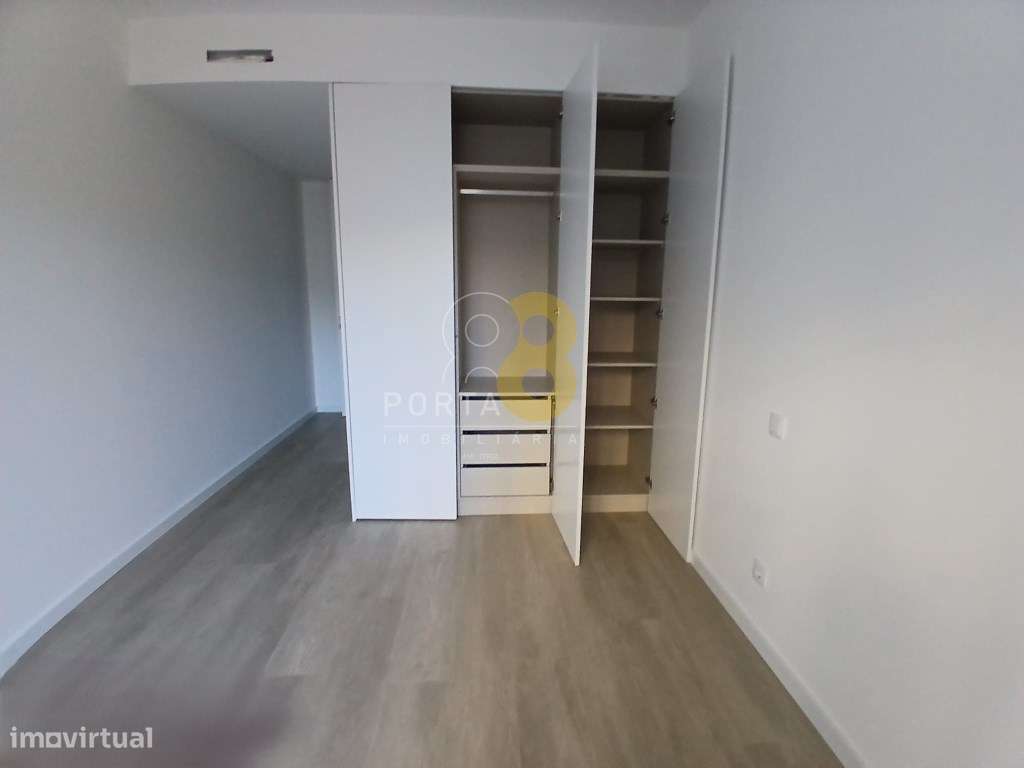 Apartamento T2 com Terraço de 255 m² em Matosinhos-17