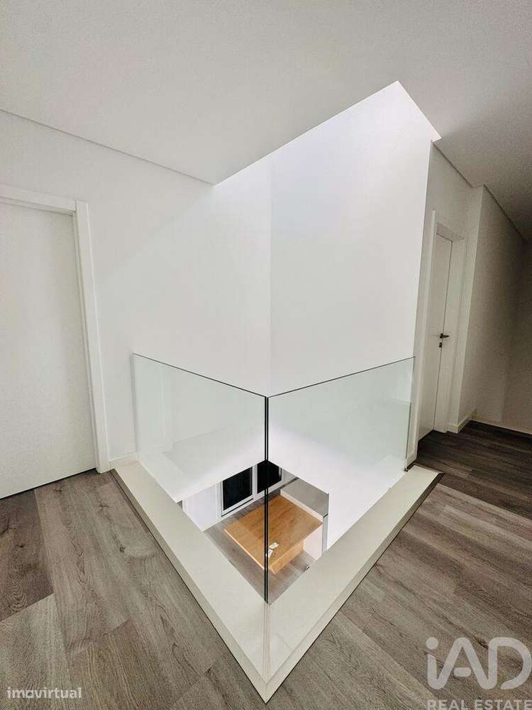 Casa / Villa T4 em Corroios de 226,00 m2 - Grande imagem: 4/9