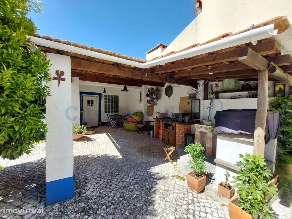 Charme com toque de luxo - Moradia V4 de 2 pisos com jardim em Regu...-31