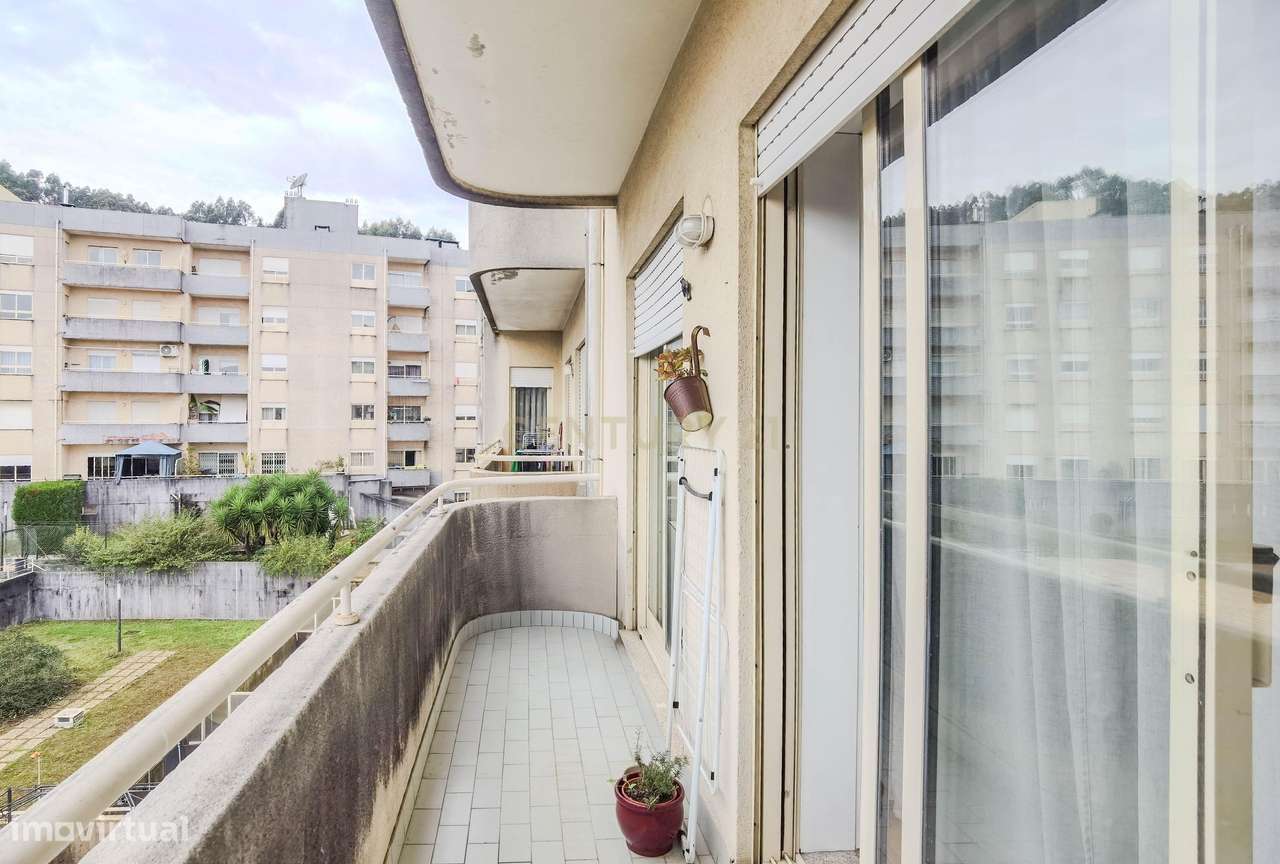 Apartamento T2 com Varanda, Garagem e Piscina | Valongo-14