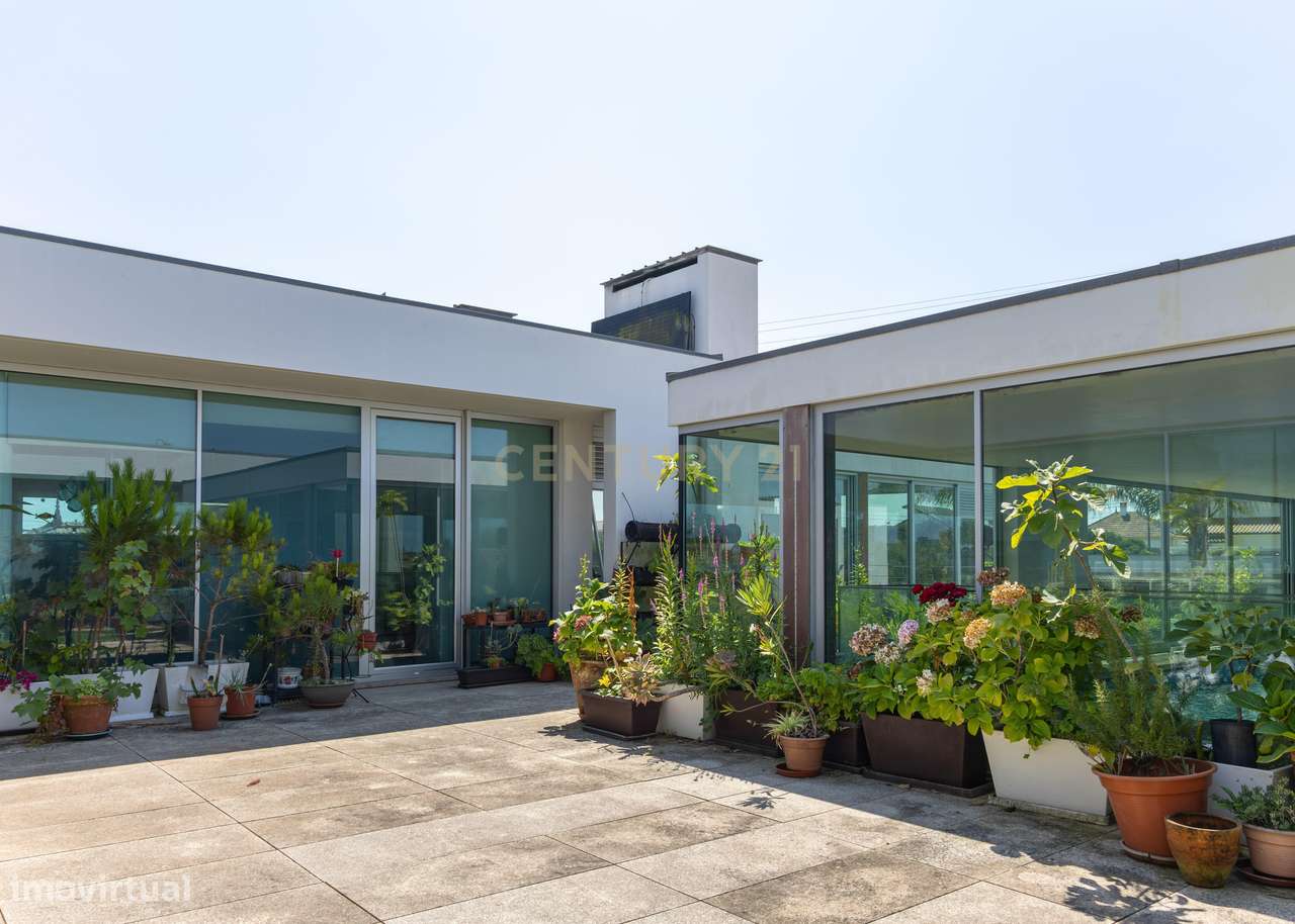 Equilíbrio Perfeito entre Conforto e Elegância— Onde o Moderno Encontr - Grande imagem: 4/55