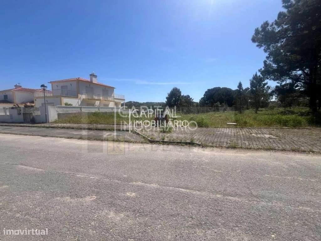 Moradia Isolada V3 em Construção localizada em Sesimbra-7