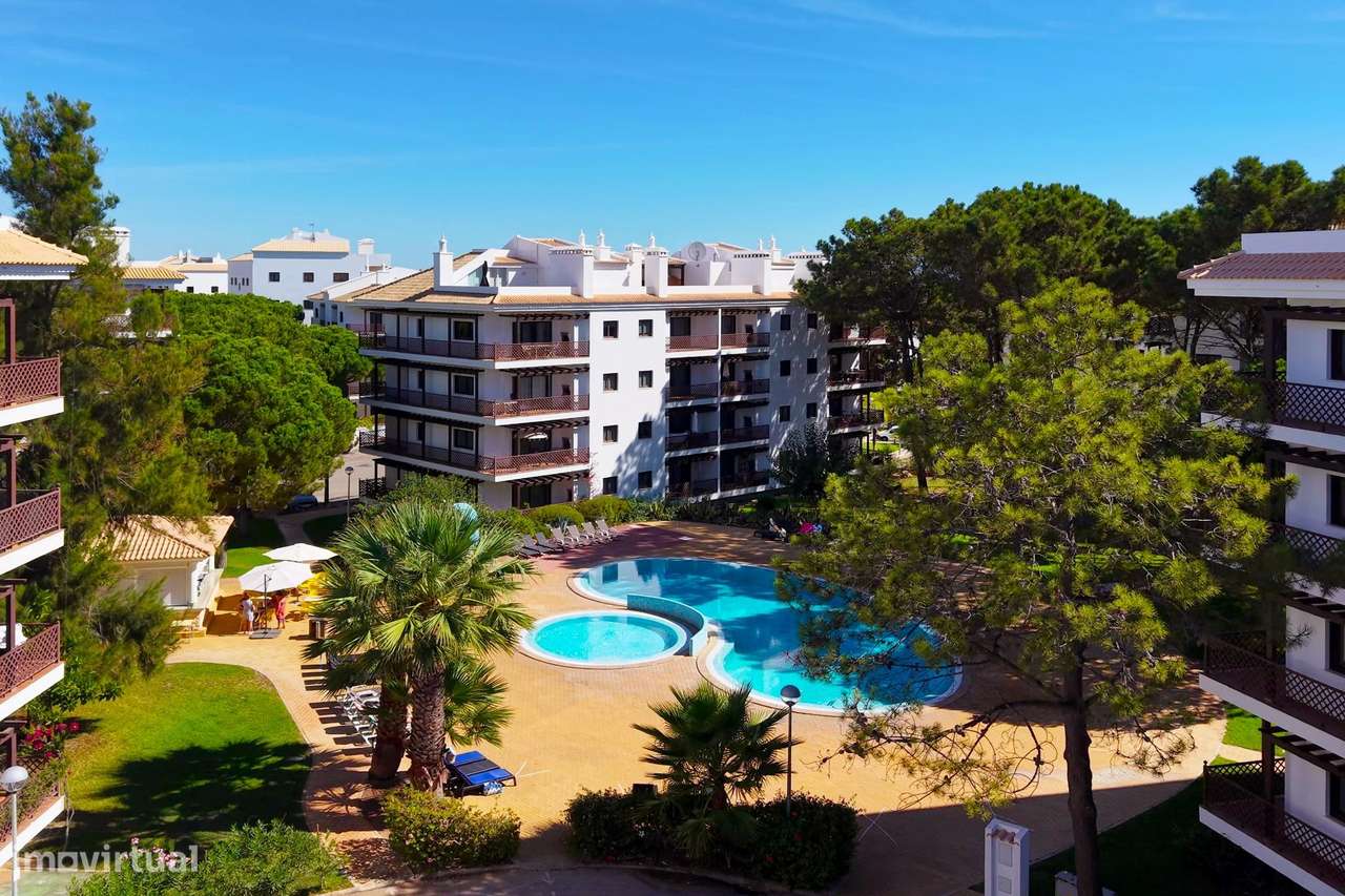 T2 a 500 m da Praia da Falésia com Garagem e Piscina | Albufeira-36