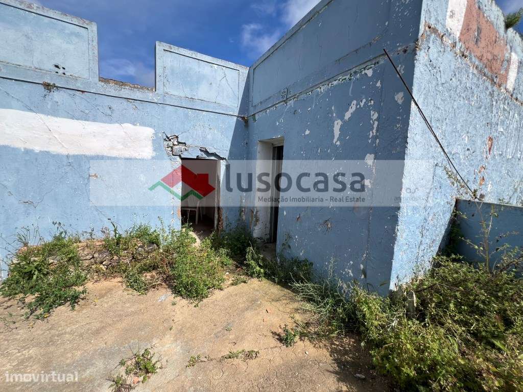 Casa Térrea, com 3 compartimentos e logradouro. - Grande imagem: 3/12