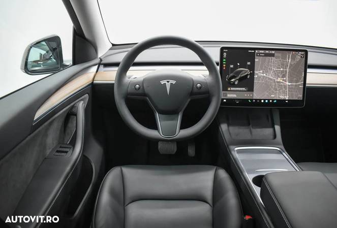 Tesla Model Y Long Range Dual Motor AWD - 14