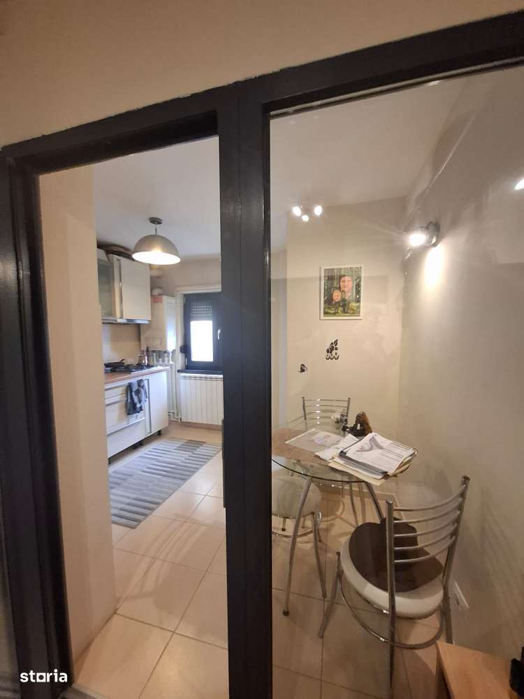 De vanzare garsoniera zona ultracentrala, mobilata utilata, etaj 1 - Imagine principală: 4/10