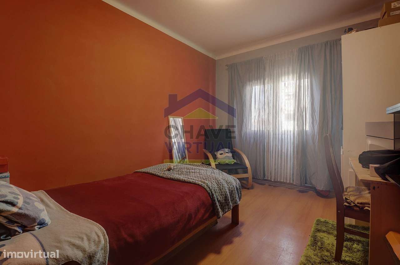 Apartamento T3 com Marquise e Varanda - Centro Caldas da Rainha-16