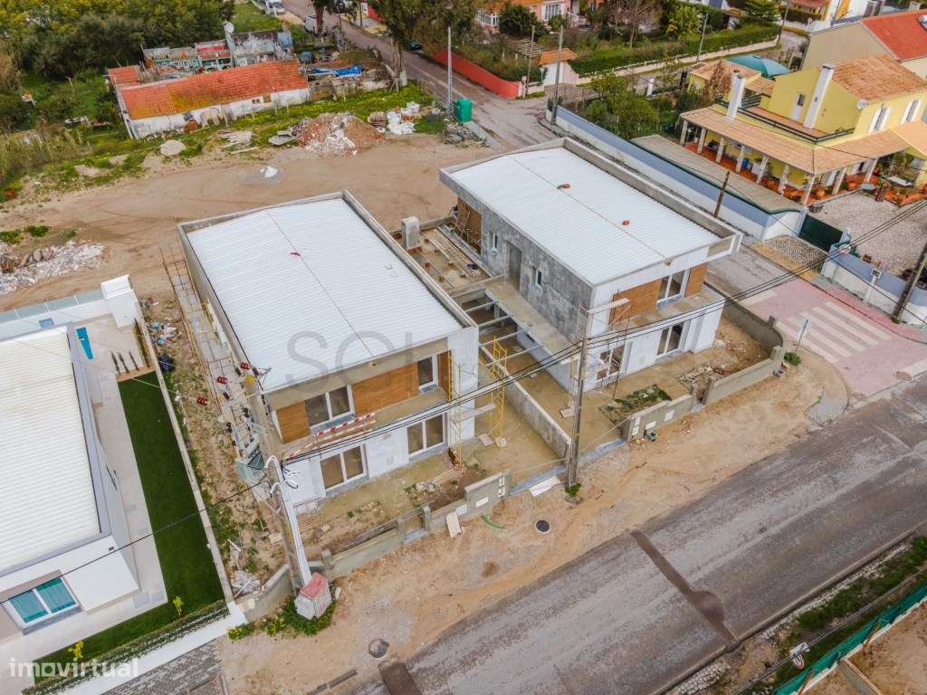 Moradia T4 Independente com Garagem e Piscina em Azeitão-35