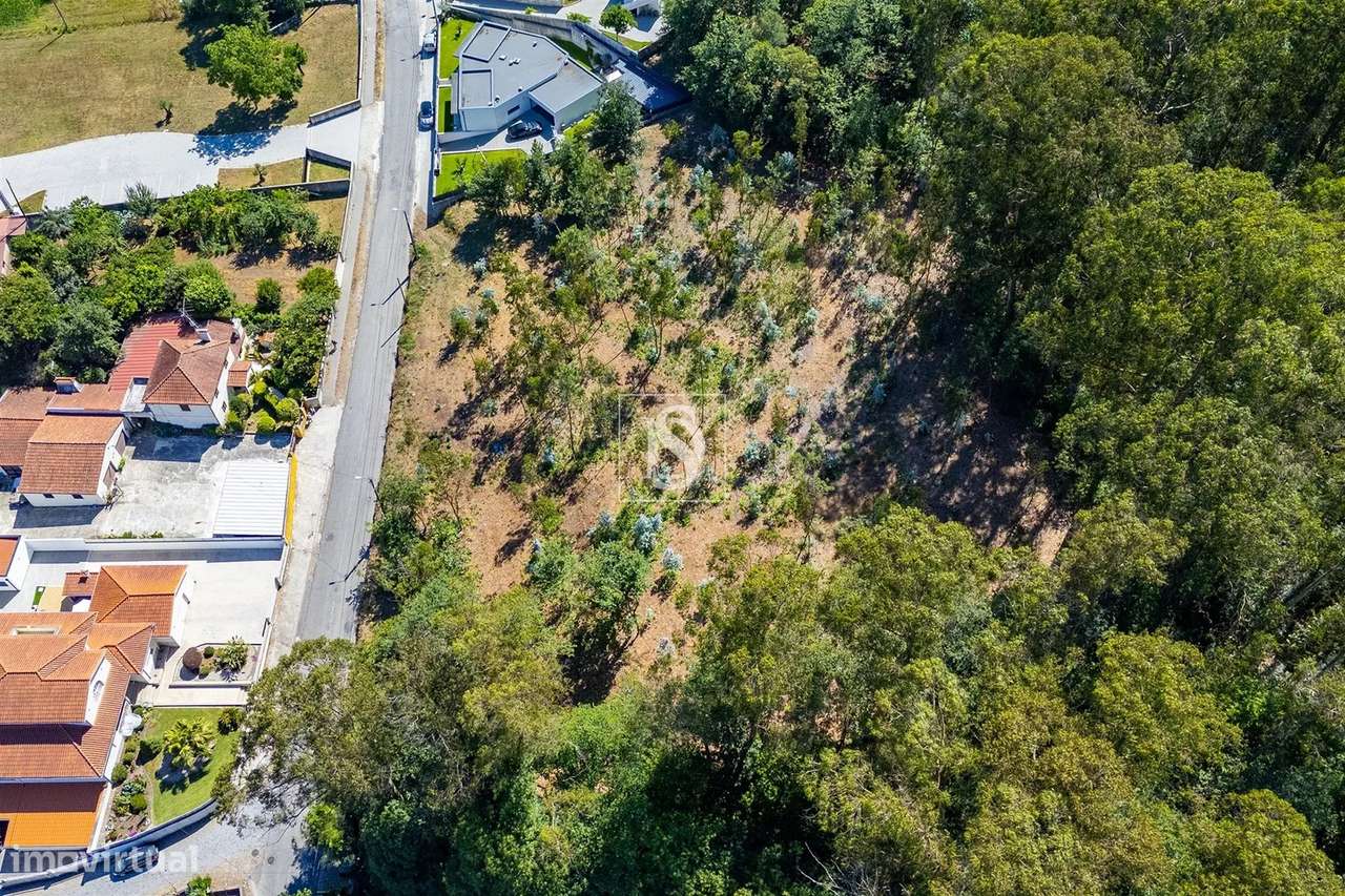 Terreno misto com potencial de construção em Barcelos-3