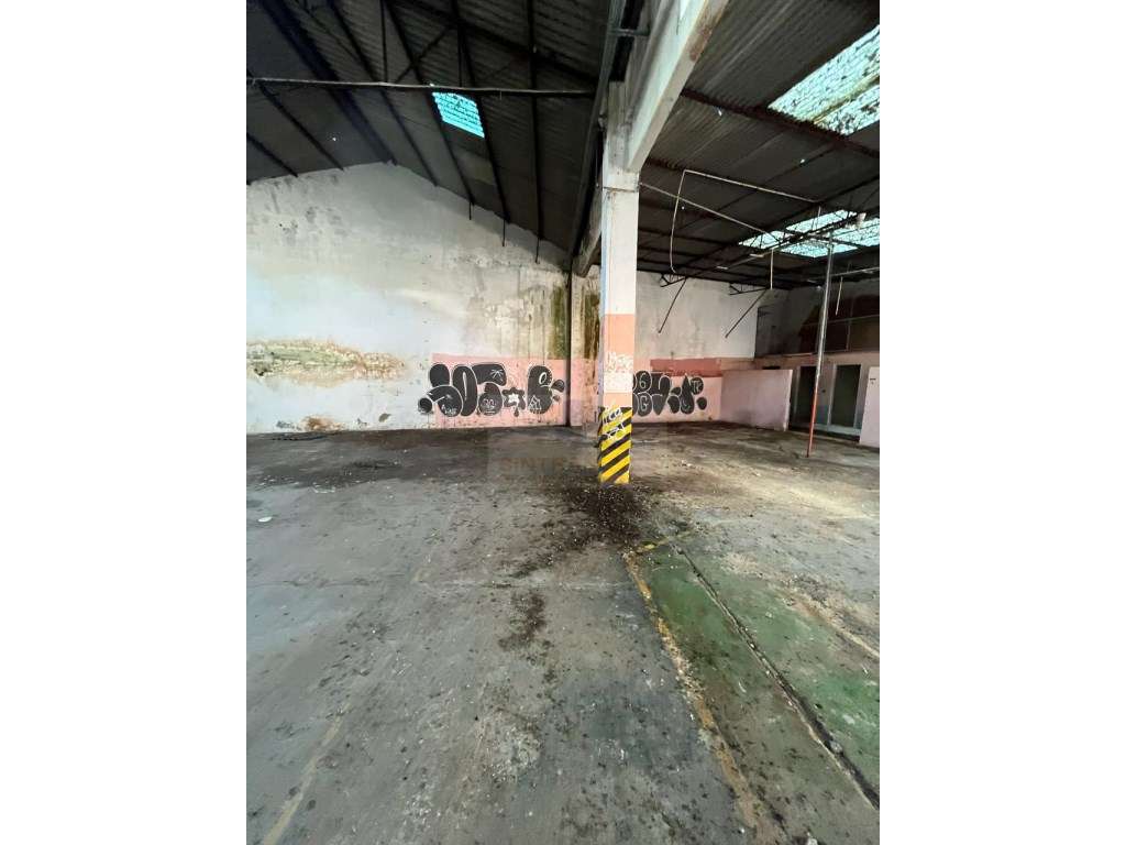 ARRENDAMENTO:
Armazém com 800m2, na Quinta do Figo Maduro - Prior ... - Grande imagem: 5/6