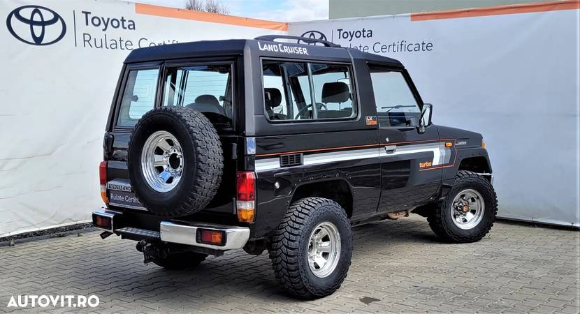 Toyota Land Cruiser - 4