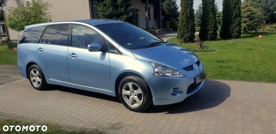 Mitsubishi Grandis 2.4 Intense - 11