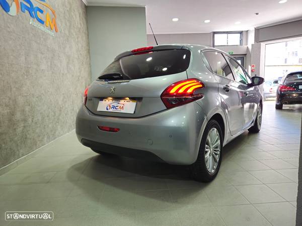 Peugeot 208 1.2 PureTech Signature - 4