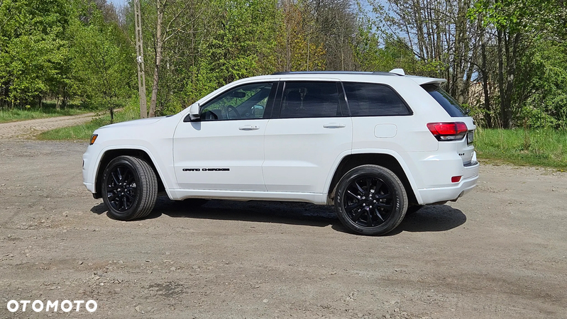 Jeep Grand Cherokee - 24