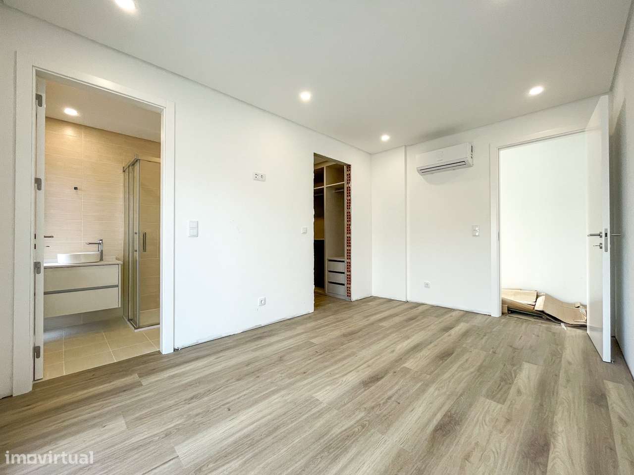 Moradia T4 com Piscina - Santa Iria de Azoia (Bairro da Salvação)-27