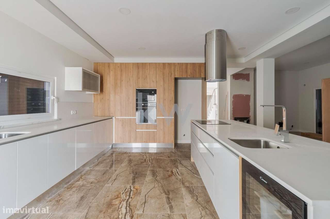 Deslumbrante moradia T5 de 2 pisos com piscina em Azeitão - Setúbal - Grande imagem: 5/27