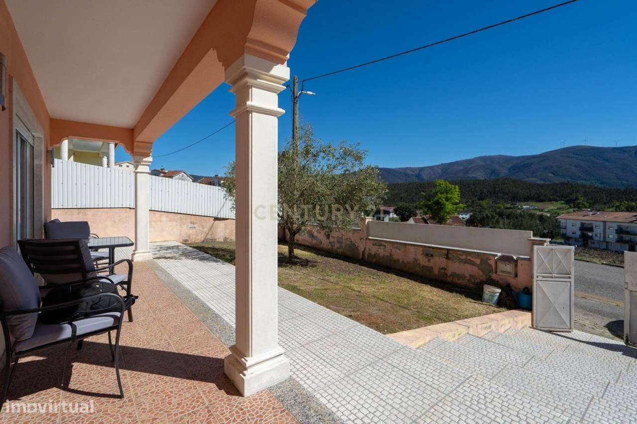 Moradia T3 - C/ espaço exterior e piscina-8