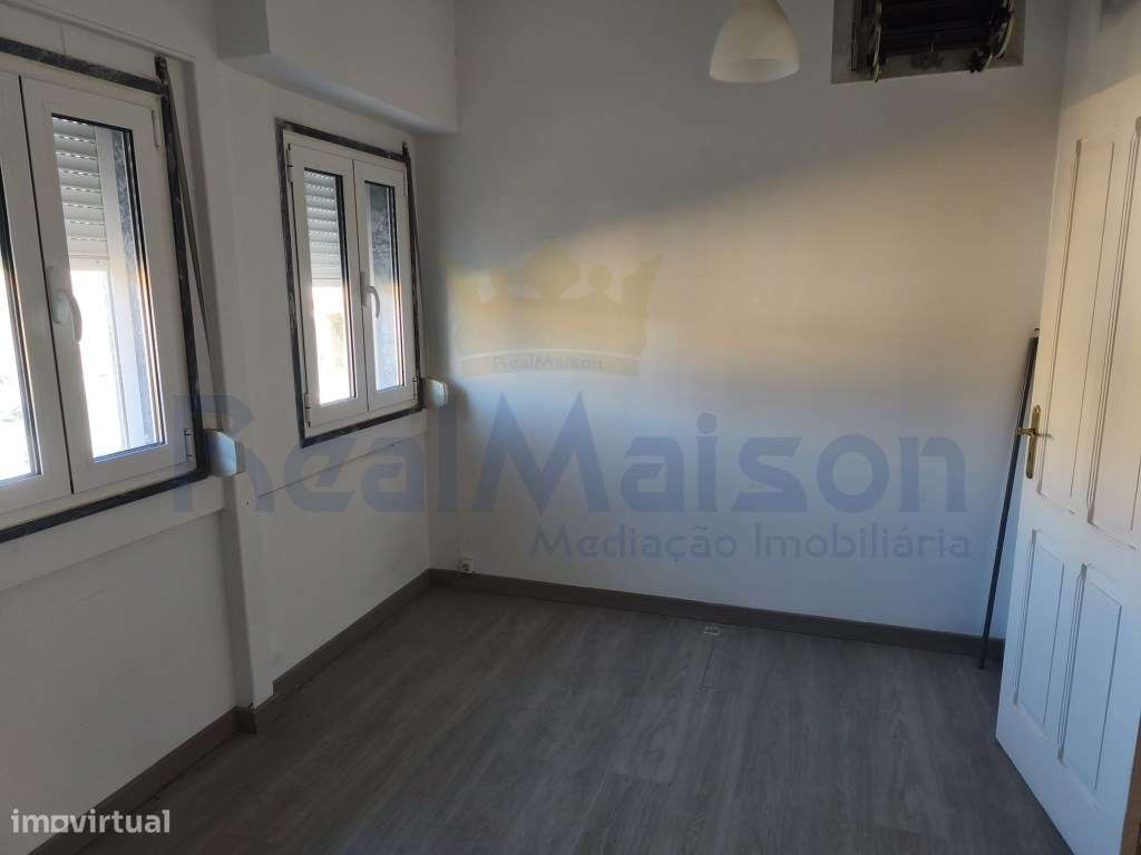 Vende-se Apartamento T4 na Amoreira - Cascais-1