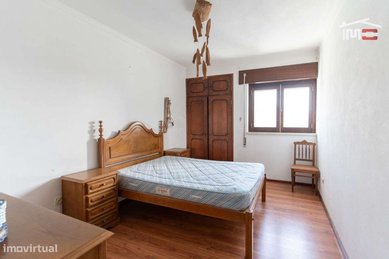 APARTAMENTO T2 COM ELEVADOR E PARQUEAMENTO NA CAVE VISTA MAR LATERA...-7