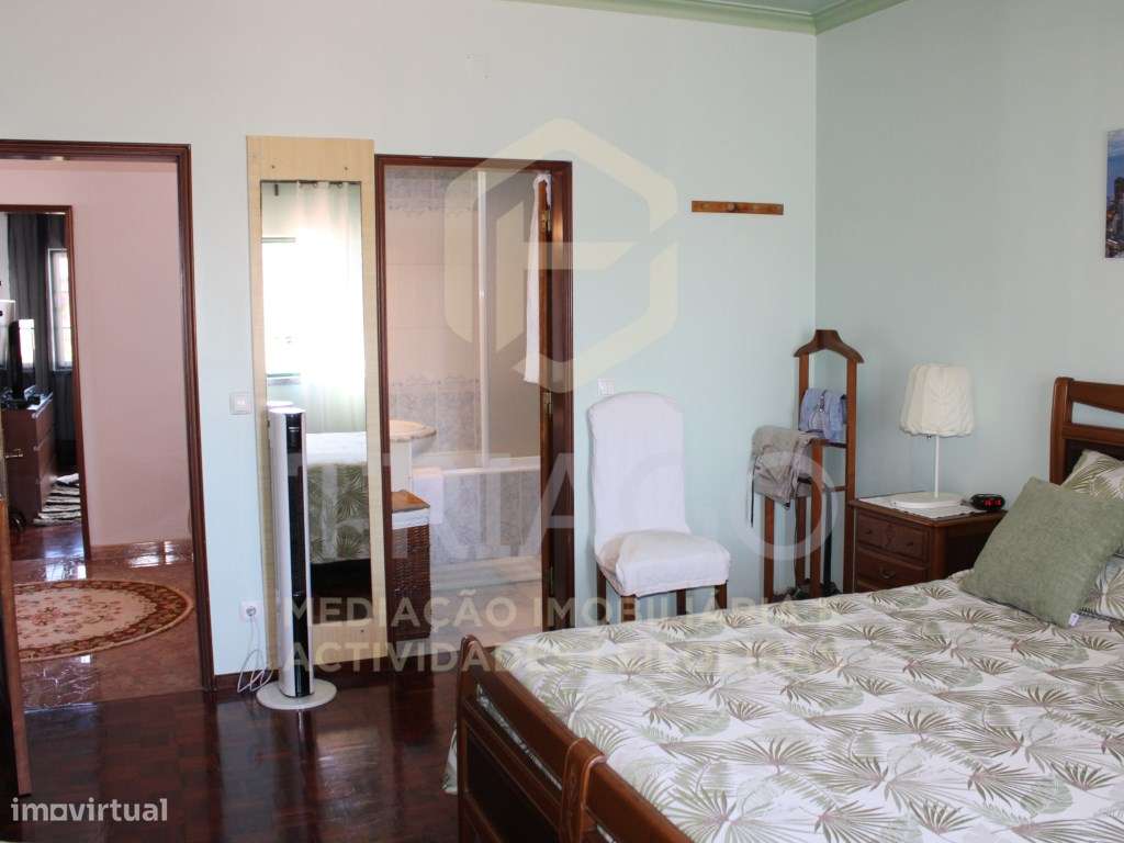 Fantástica Moradia T4 mais Escritório com Garagem-26