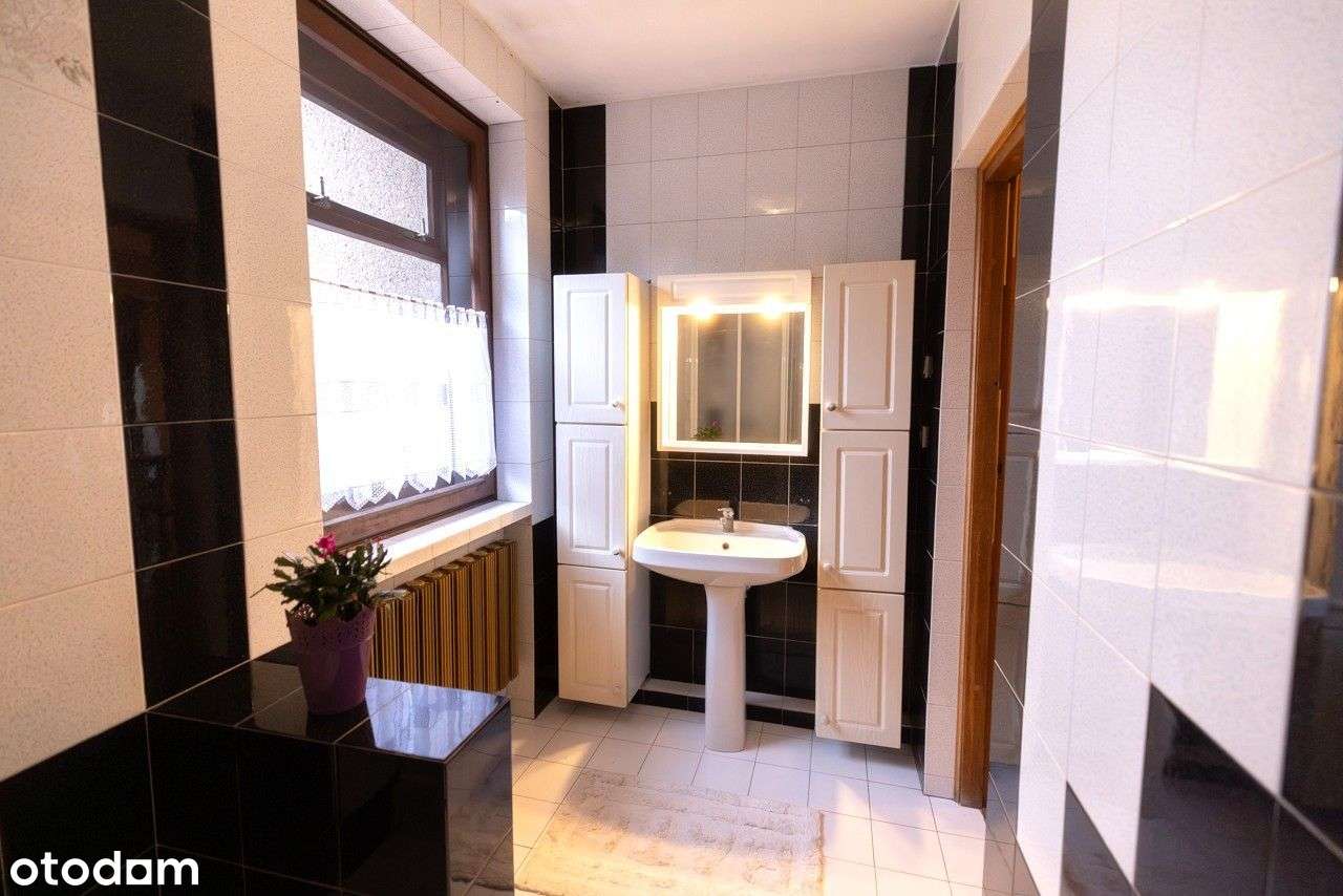 Blisko Szkoły, Przedszkola, PKP, A2, DK90-11