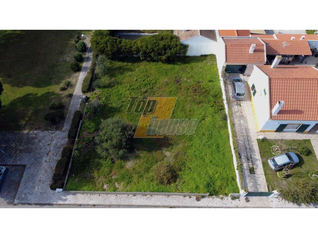 Terreno urbano perto do mar e lago em Sesimbra-1