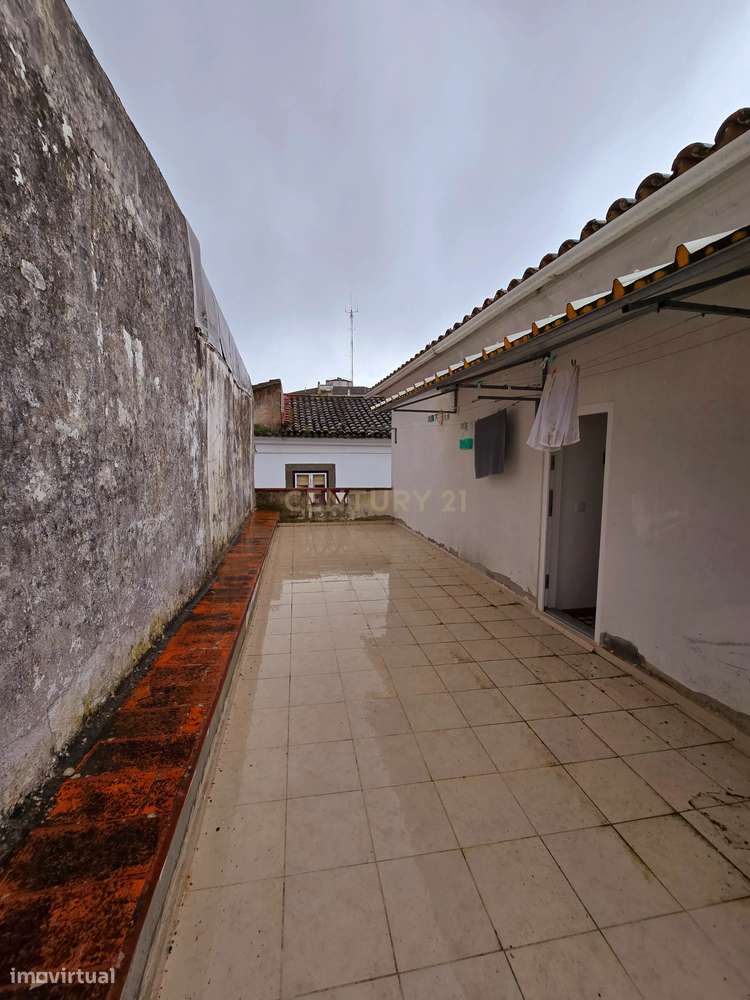Moradia T6 Duplex no Centro Histórico de Évora – Ideal para Alojamento-48