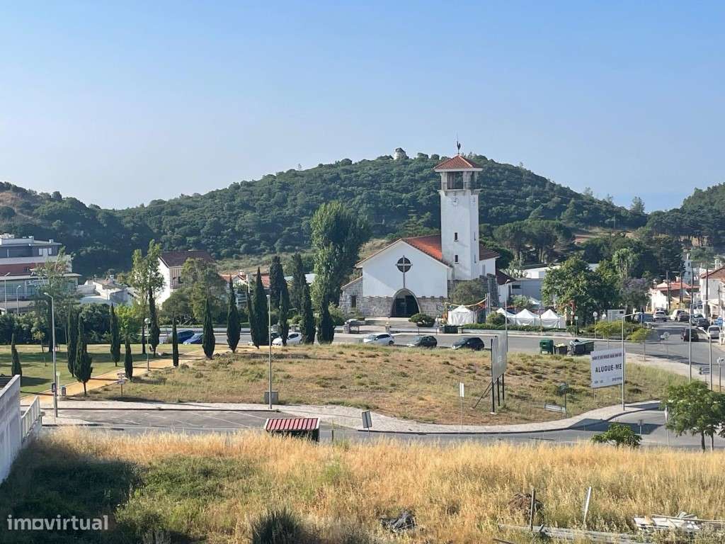 Exclusivo Apartamento T2 de Elegância Contemporânea em Corredoura S...-24