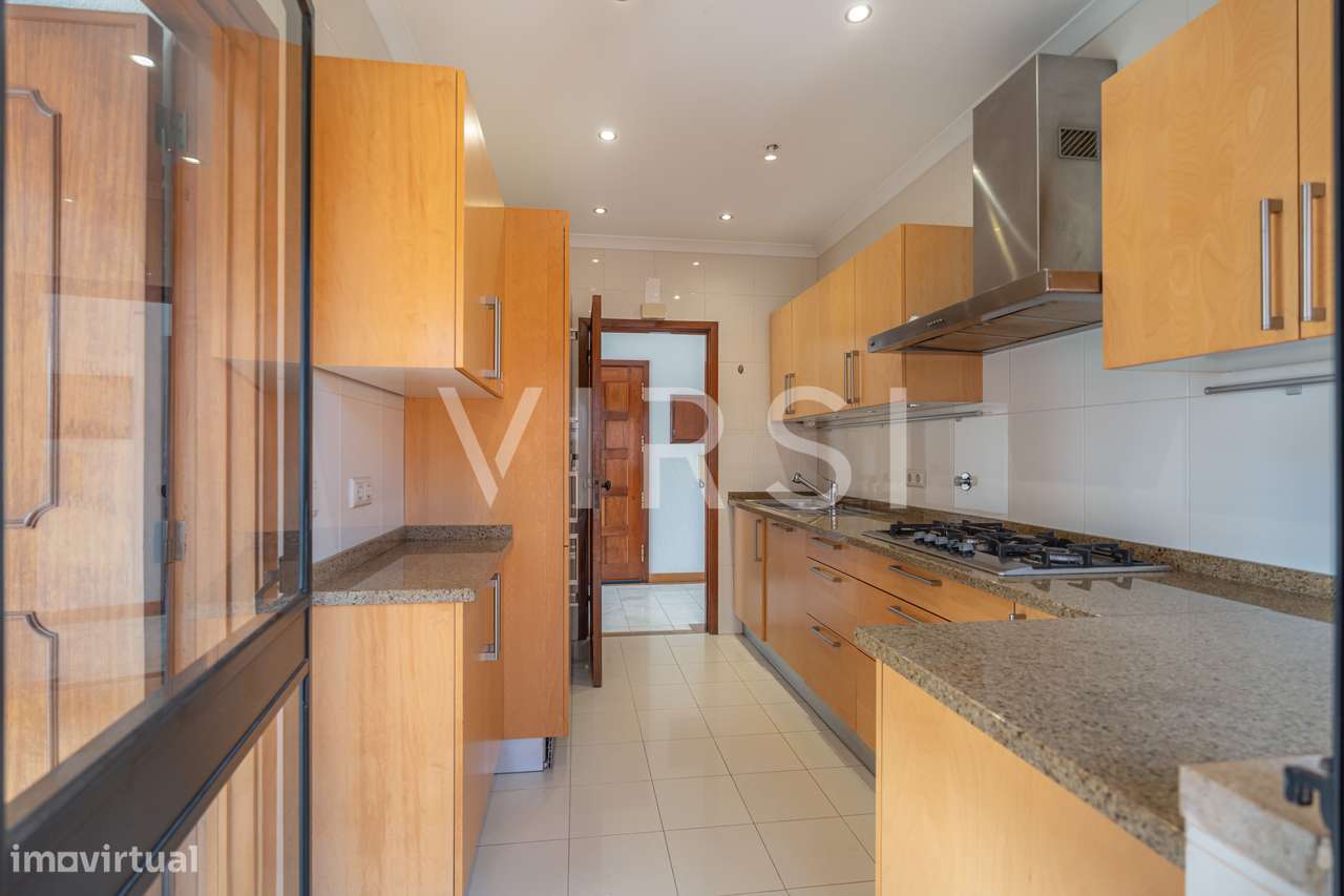 Apartamento T3 duplex c/ garagem em Coimbra - Celas-12