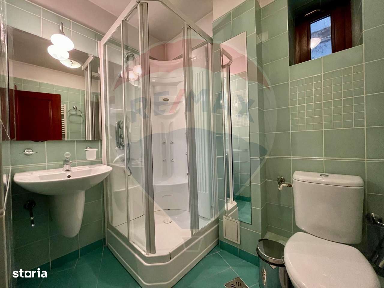 Apartament cu 3 camere de vânzare în zona Schei-6