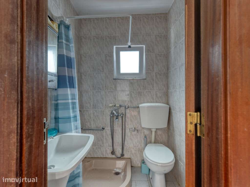 Moradia T4 com Quintal e Terraço, a Apenas 4 Minutos do Centro da V...-8