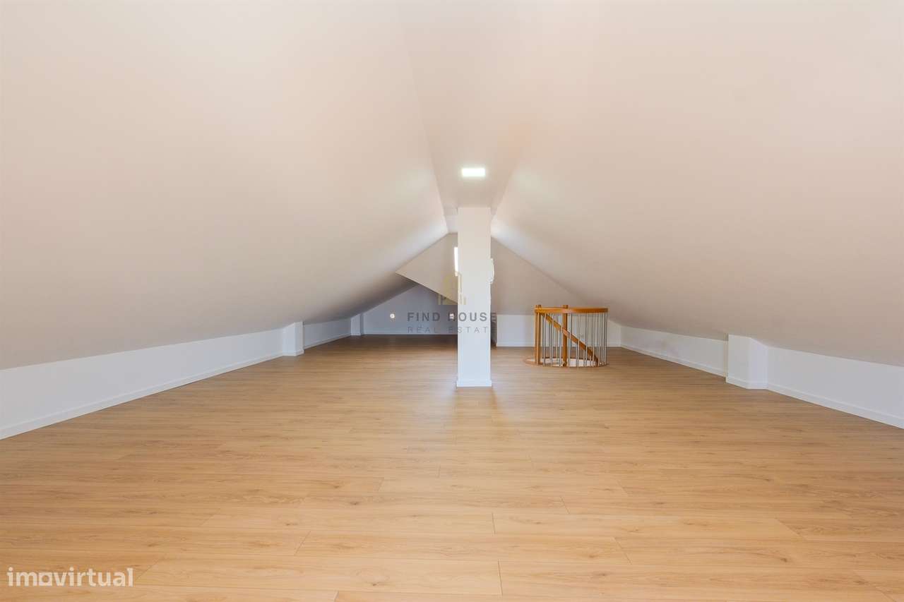 Moradia T4 de luxo em Condomínio Privado com Piscina e Jardim em São P-32