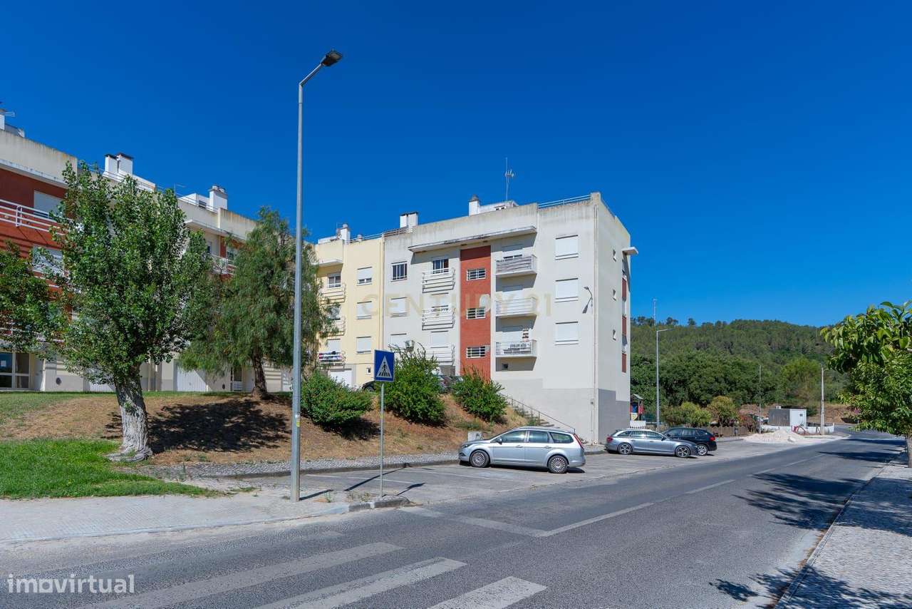 Apartamento T2 com sótão, varanda e garagem — Ota / Alenquer - Grande imagem: 3/22